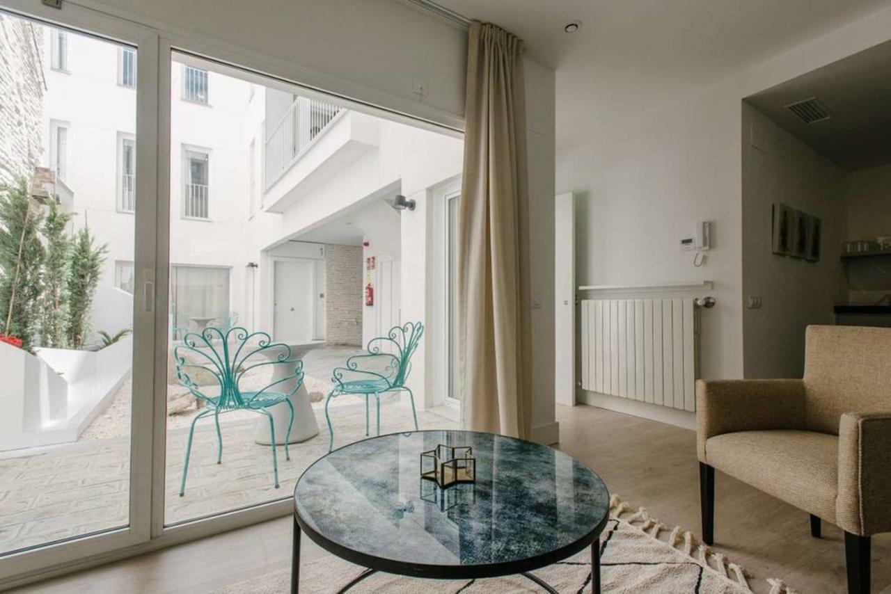 Apartamentos Rg Suites Plaza Del Salvador Seville Luaran gambar